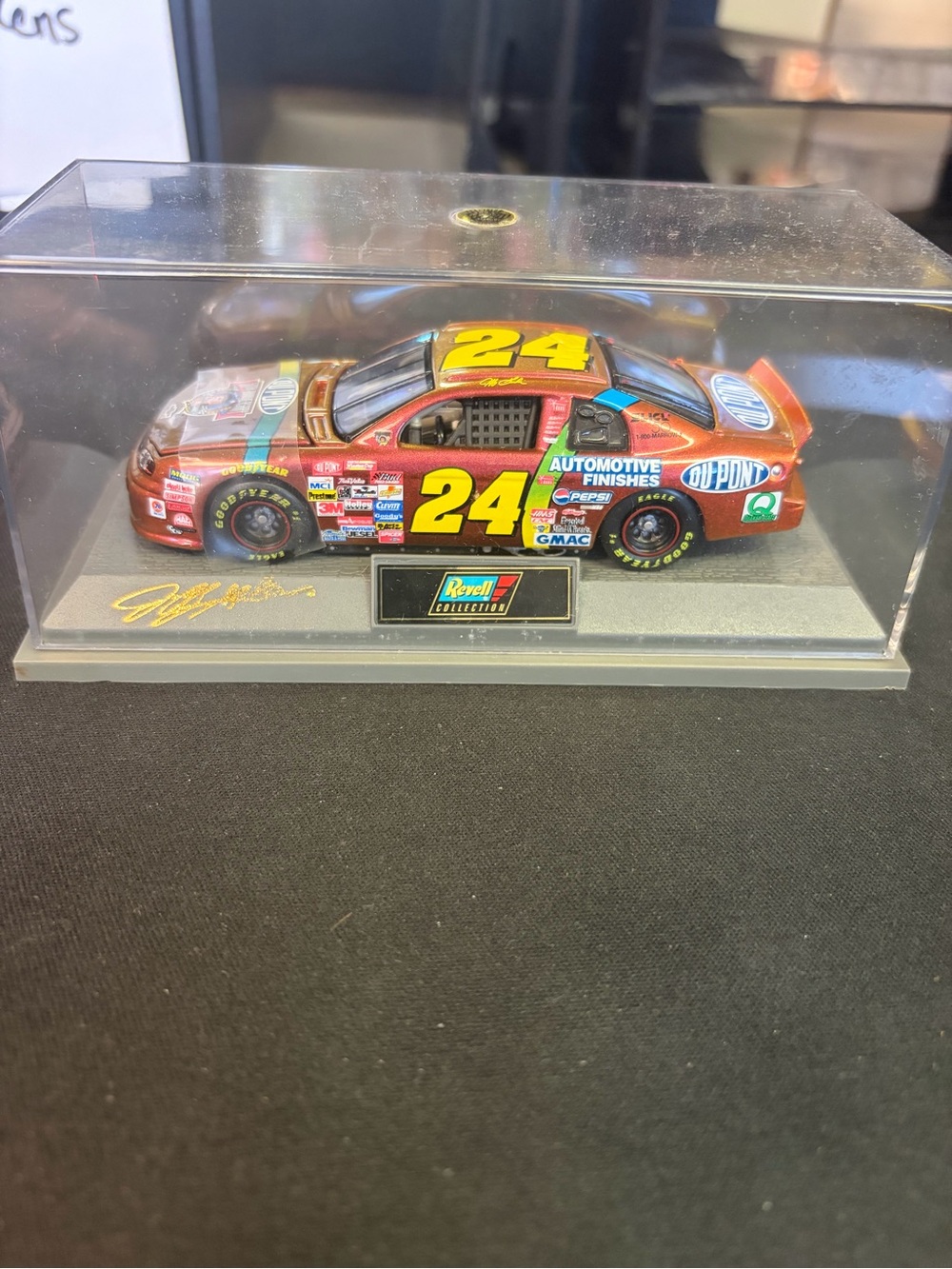 Jeff Gordon #24 DuPont ChromaLusion Revell 1:24 NASCAR Diecast w/ Case